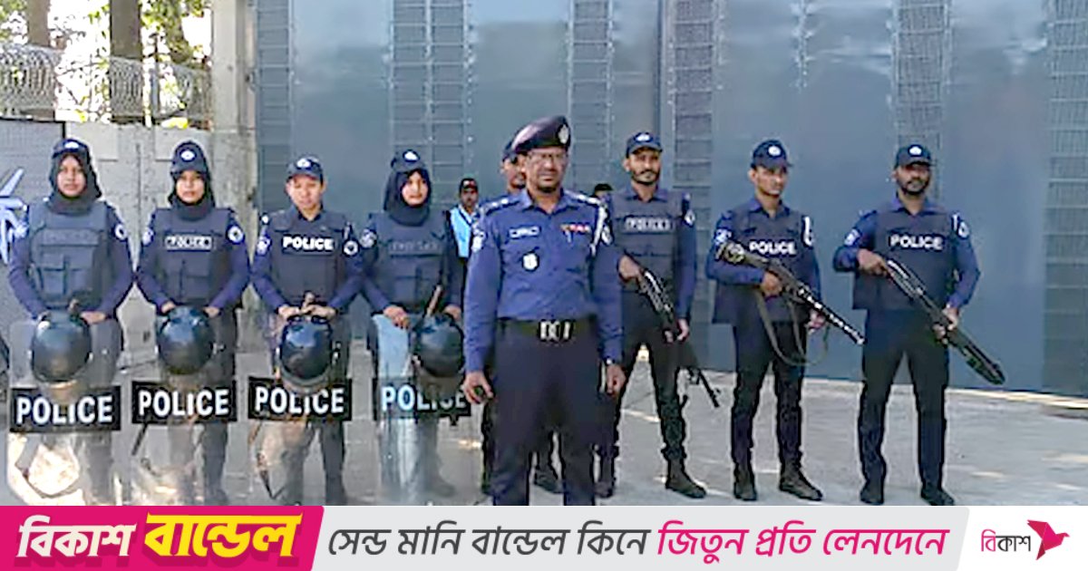 গ্রামীণ ইন্ডাস্ট্রিয়াল পার্কের নামফলকে আগুন, ককটেল বিস্ফোরণ