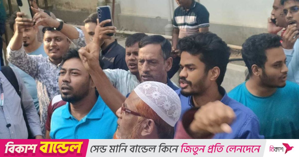 শেখ হাসিনার মৃত্যুদণ্ডের আদেশ, ট্রাইব্যুনালের সামনে জনতার উল্লাস