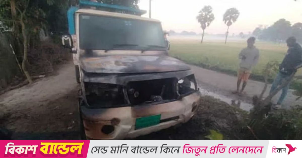 ময়মনসিংহে দাঁড়িয়ে থাকা পিকআপ ভ্যানে দুর্বৃত্তদের আগুন
