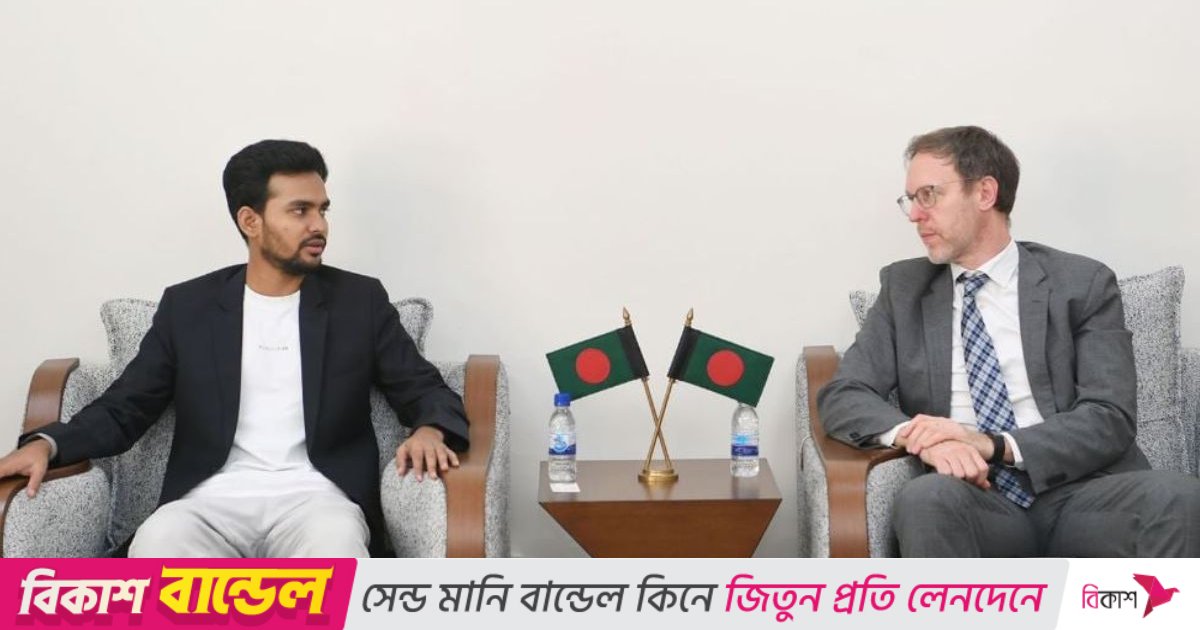 ক্রীড়া উপদেষ্টার সঙ্গে পাকিস্তানের হাইকমিশনারের সৌজন্য সাক্ষাৎ