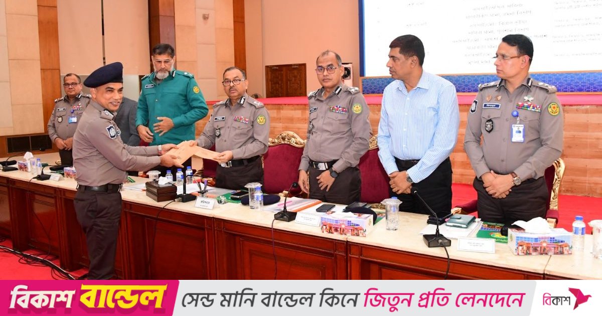 ডিএমপির অক্টোবর মাসের মাসিক অপরাধ সভায় শ্রেষ্ঠ হলেন যারা