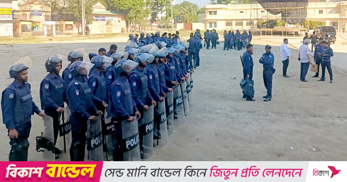 থমথমে কুমিল্লা, সতর্ক অবস্থানে পুলিশ