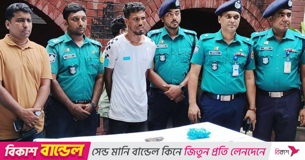 মোহাম্মদপুরে দেশীয় অস্ত্রসহ ‘রক্তচোষা জনি’ গ্রেপ্তার