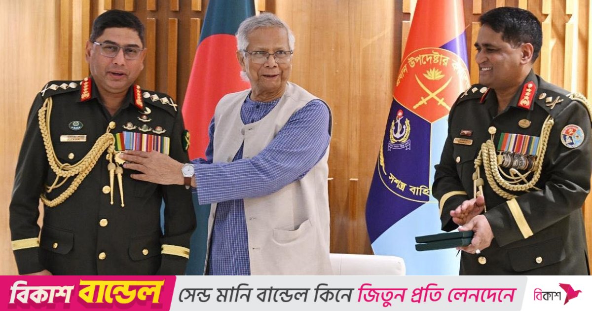 সেনাপ্রধানকে ‘সেনাবাহিনী পদক’ দিলেন প্রধান উপদেষ্টা