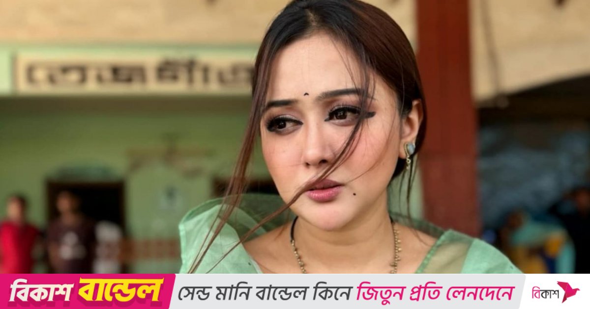 মেয়েদের জীবনের থেকে একটা ওড়না বেশি গুরুত্বপূর্ণ: চমক