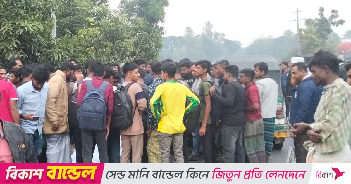 মোটরসাইকেলে ট্রাকের ধাক্কায় বাবা-মেয়ে নিহত, ছেলেসহ আহত ২