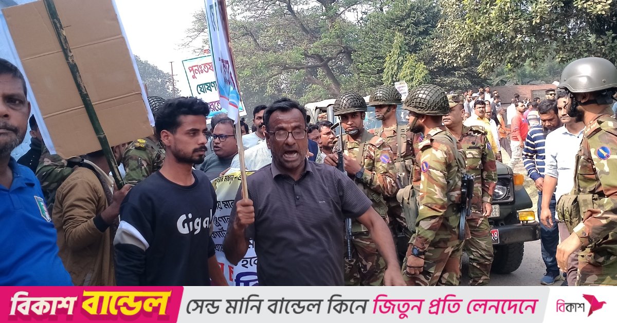 কেরু চিনিকলে শ্রমিকদের দুই পক্ষের ধাওয়া-পাল্টা ধাওয়া, আহত ৭