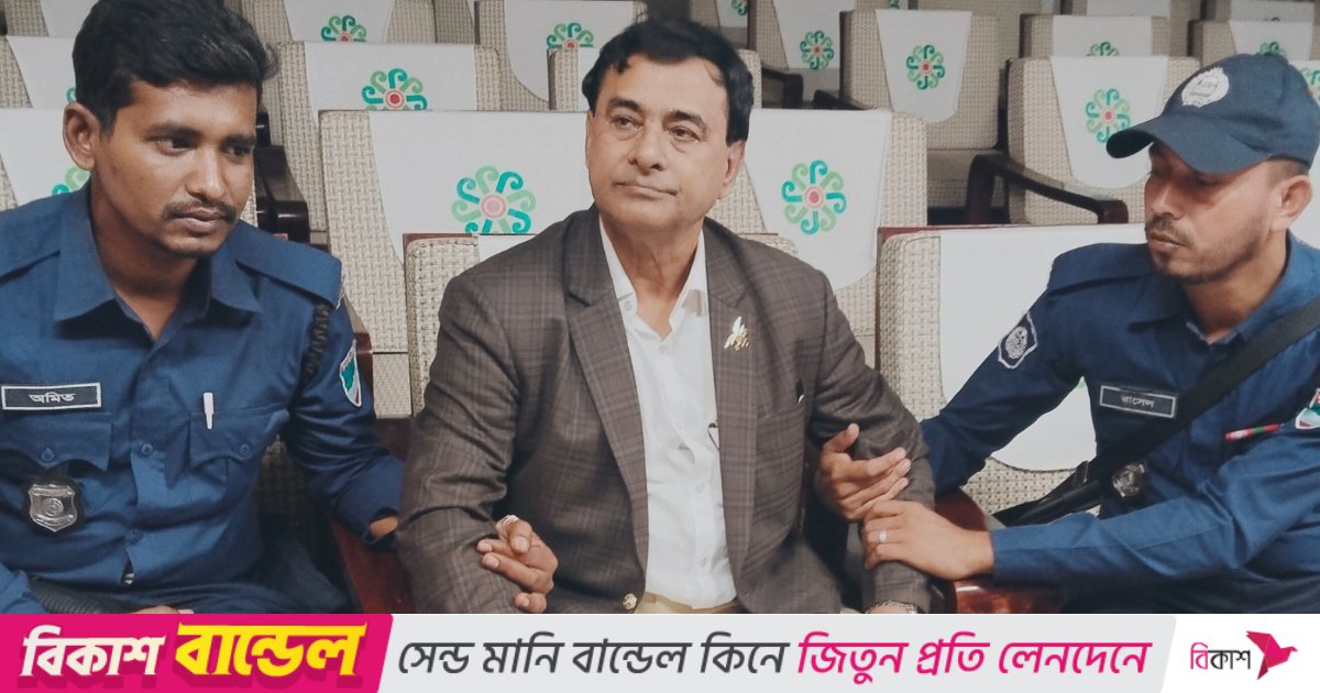 কোট-স্যুট গায়ে দিয়ে যশোর সার্কিট হাউসে ভুয়া সচিব