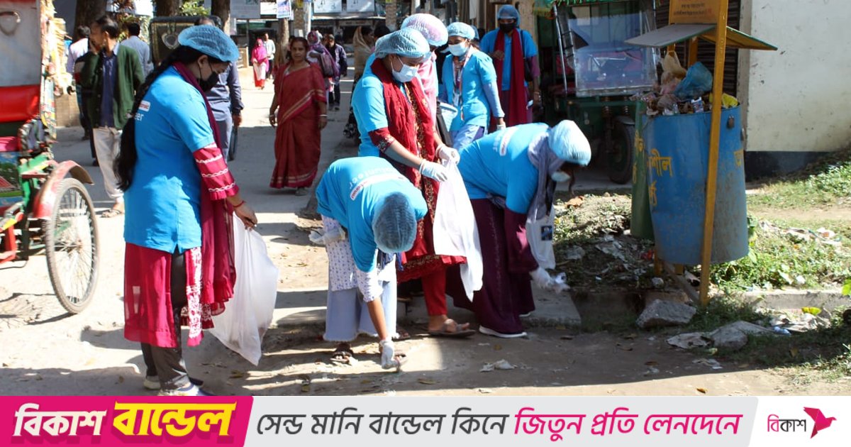 হাসপাতাল পরিচ্ছন্ন রাখার দায়িত্বে এগিয়ে এলেন স্বেচ্ছাসেবীরা