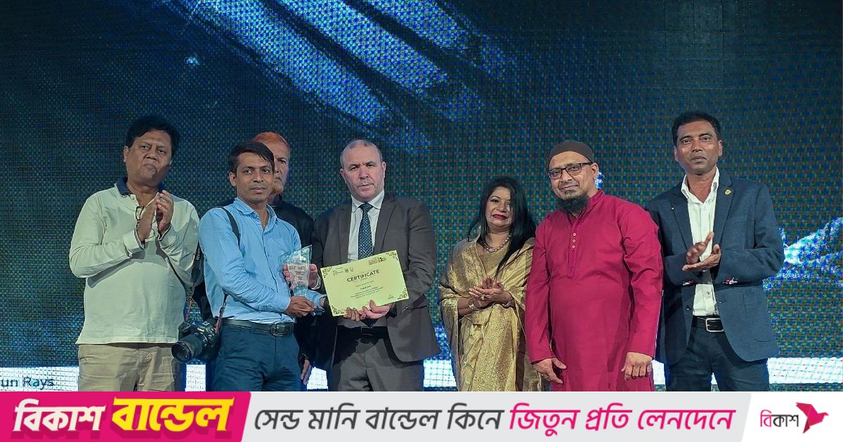 ইত্তেফাকের আব্দুল গনিসহ ডিপিসি পুরস্কার পেলেন চার জন