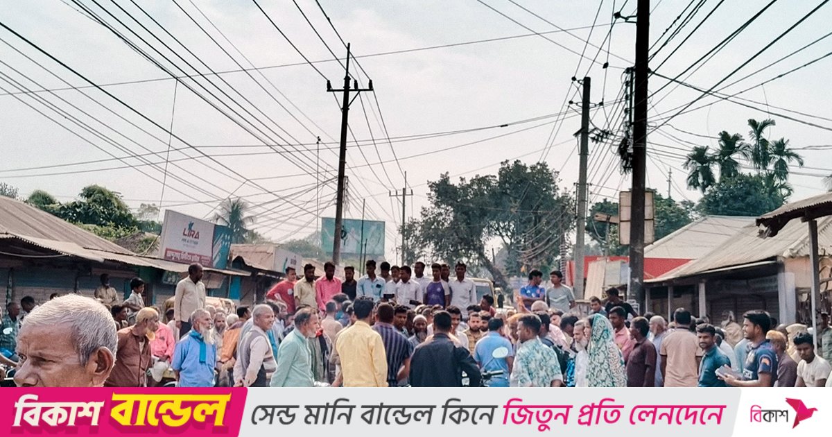 হাতীবান্ধায় সারের জন্য কৃষকদের মহাসড়ক অবরোধ