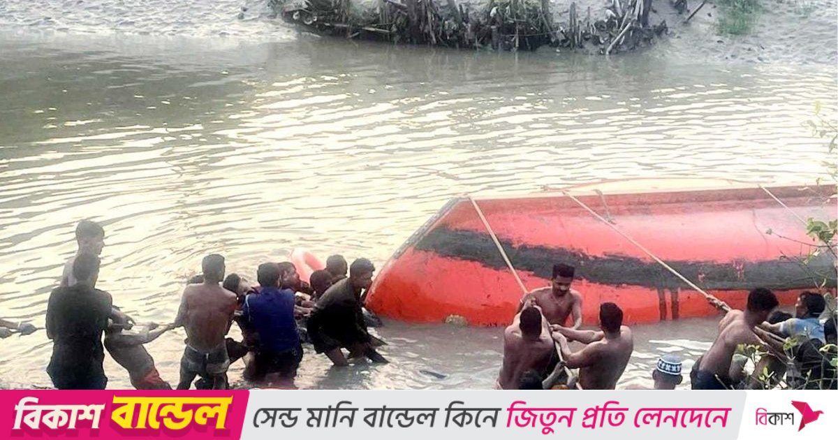 রামপালে ৫২ যাত্রী নিয়ে উল্টে গেল নৌকা