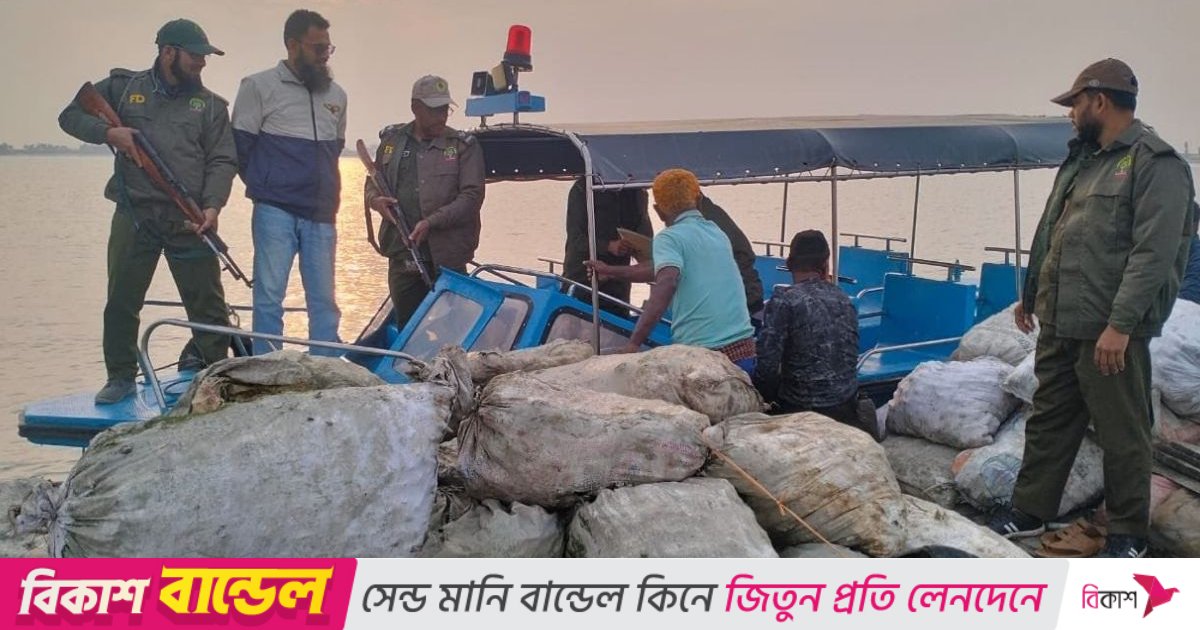 সুন্দরবন থেকে ১ হাজার ৬০০ কেজি শামুক-ঝিনুক উদ্ধার