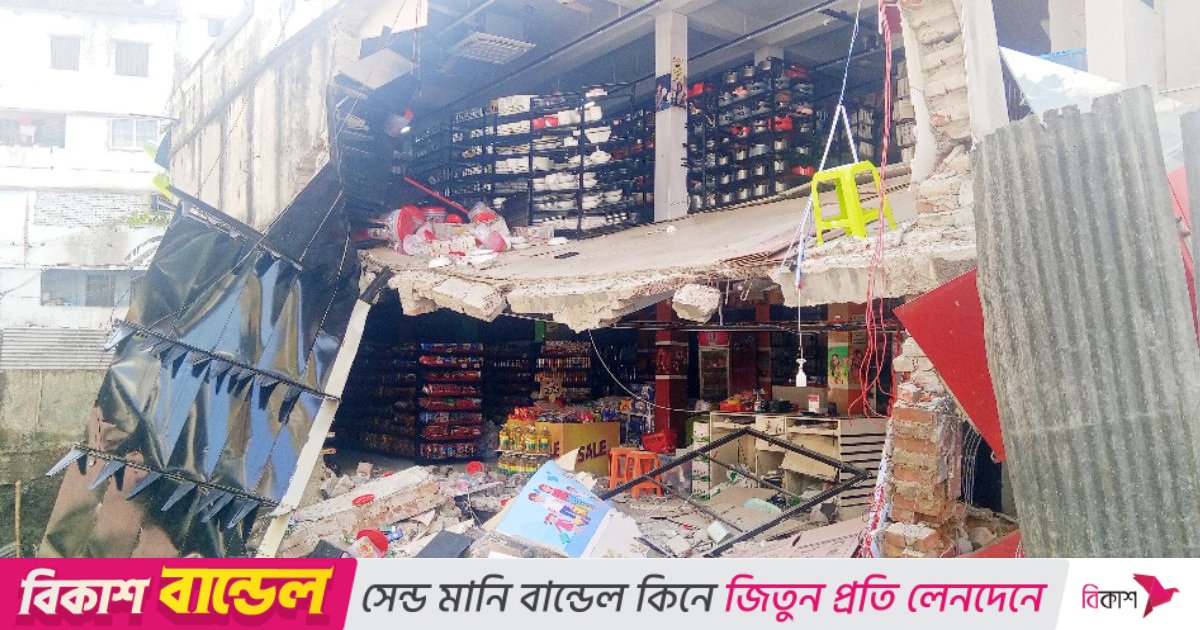 পাইলিংয়ের সময় ধসে পড়লো পাশের ভবন, এলাকায় আতঙ্ক