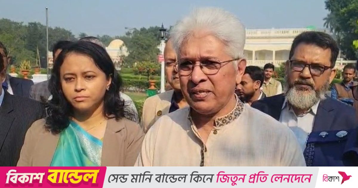 বিদেশ থেকে চিনি আমদানি আপাতত বন্ধ: শিল্প উপদেষ্টা 