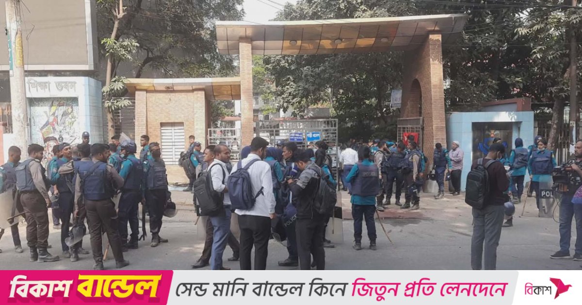 ফের রাস্তায় সাত কলেজের শিক্ষার্থীরা, শিক্ষা ভবনের সামনে নিরাপত্তা জোরদার পুলিশের