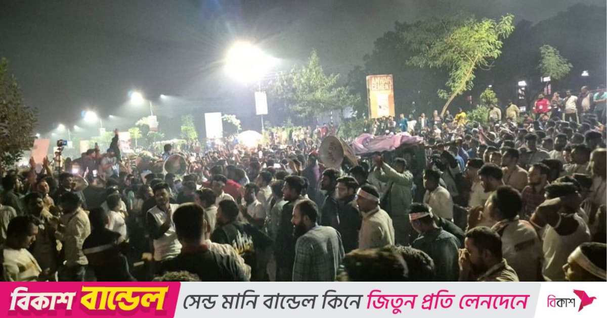 মোবাইল ব্যবসায়ীদের আন্দোলন: বিটিআরসি ঘেরাও, অবরুদ্ধ চেয়ারম্যানসহ কর্মকর্তারা