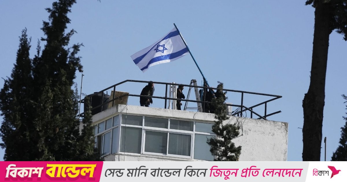 জেরুজালেমে ইউএনআরডব্লিউ’এর সদর দপ্তরে অভিযান, উড়ানো হলো ইসরায়েলি পতাকা 