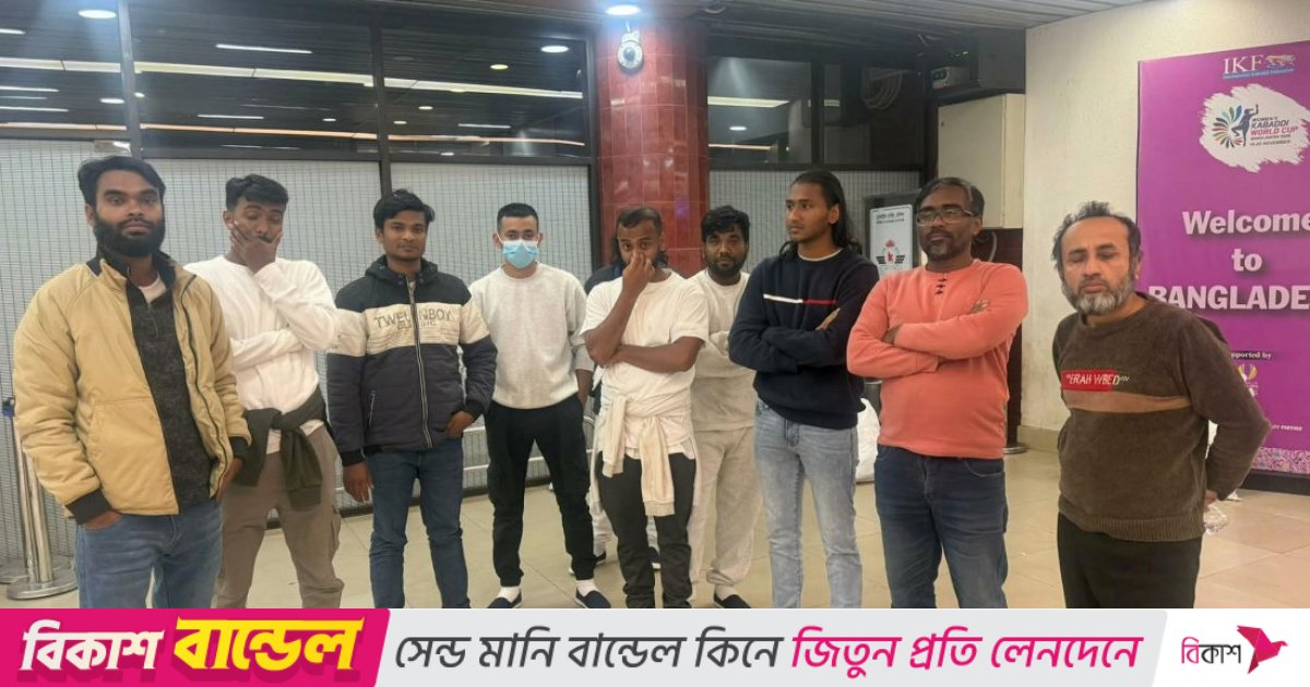 হ্যান্ডকাফ-শেকল পরিয়ে আরও ৩১ বাংলাদেশিকে ফেরত পাঠালো যুক্তরাষ্ট্র