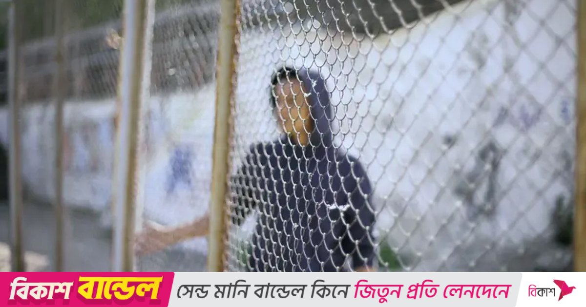 ‘পশুপাখিকেও এমন খাবার দেয় না’