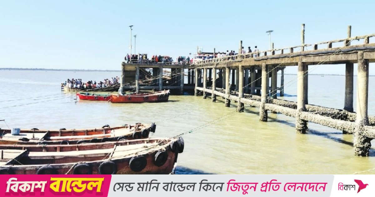 কুতুবদিয়া-মগনামা জেটির বেহাল অবস্থা