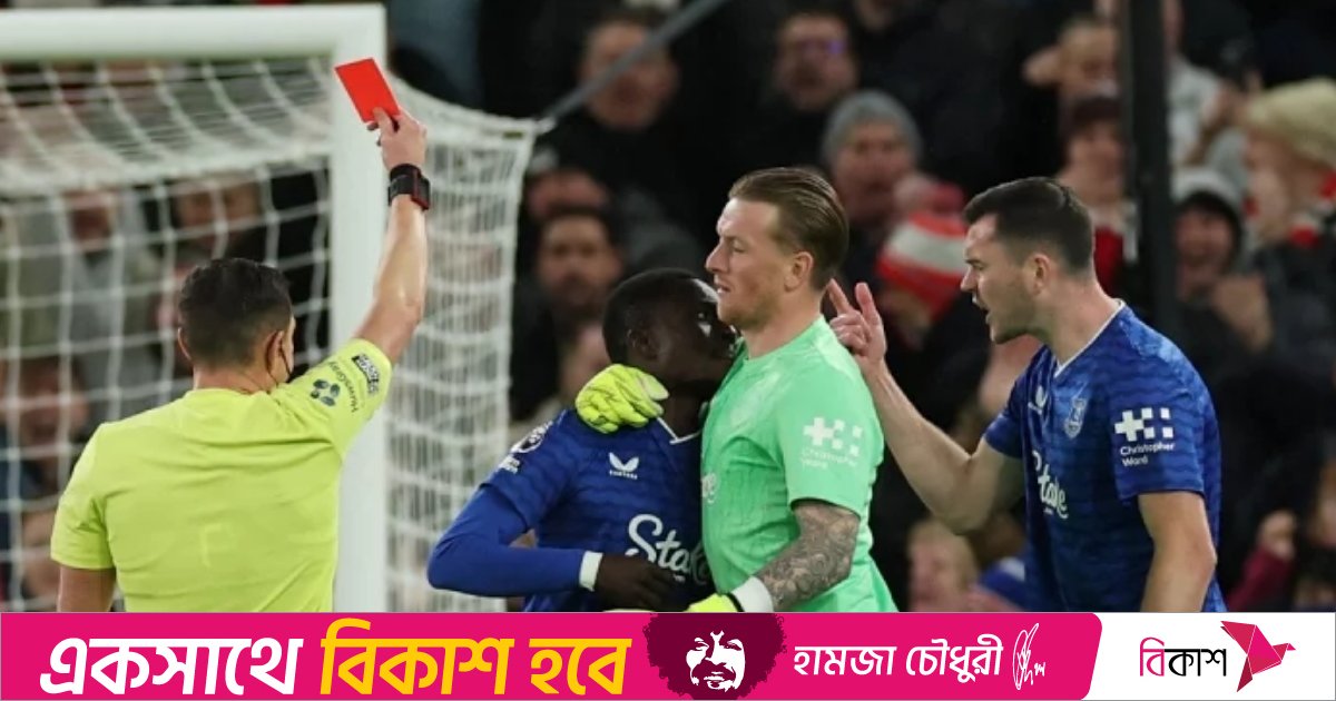 সতীর্থকে চড় মেরে লাল কার্ড দেখলেন এভারটনের গ্যেয়ে