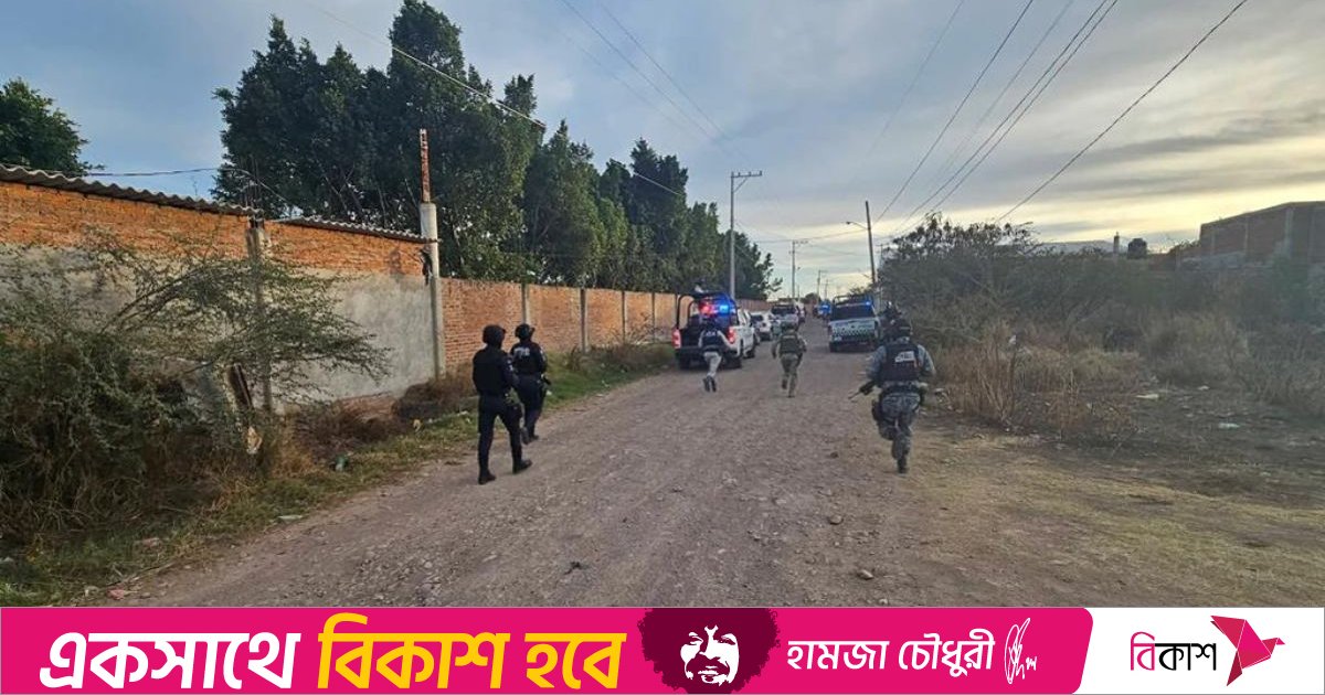 ফুটবল মাঠে ১১ জনকে হত্যা