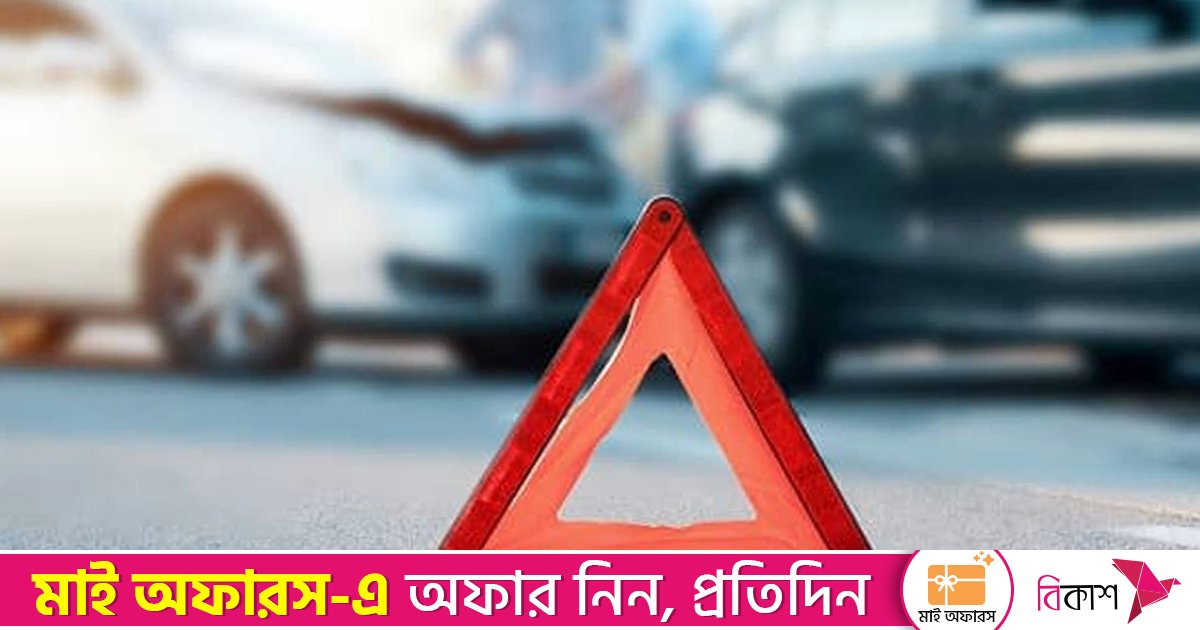 মীরসরাইয়ে দাঁড়িয়ে থাকা ট্রাকে বাসের ধাক্কা, নিহত ৩