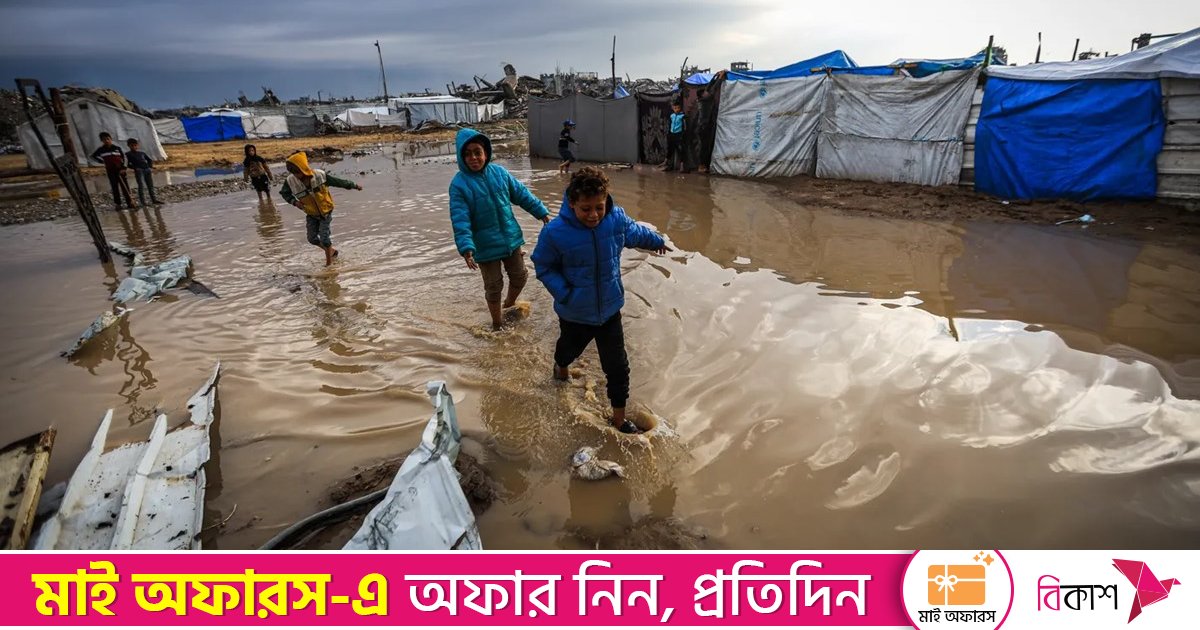 গাজায় ভারী বৃষ্টিপাতে দুর্ভোগ চরমে, হাজার হাজার তাঁবু প্লাবিত