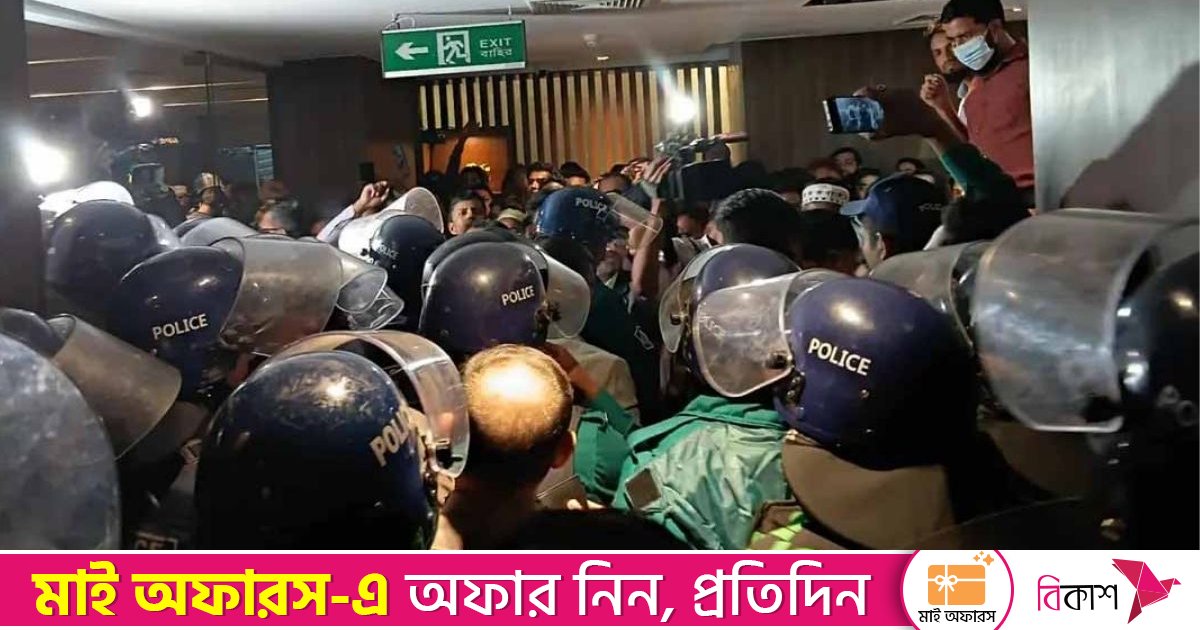 সন্ত্রাসবিরোধী মামলায় সচিবালয়ের ১৪ কর্মকর্তা–কর্মচারীর পাঁচ দিনের রিমান্ড