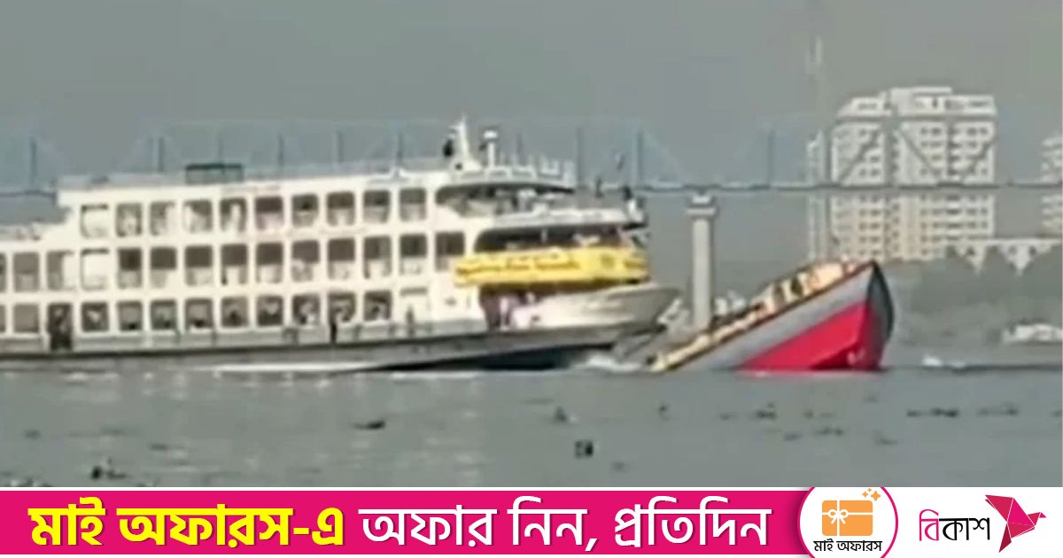 বুড়িগঙ্গায় বাল্কহেডের ওপর উঠে পড়ল যাত্রীবাহী লঞ্চ