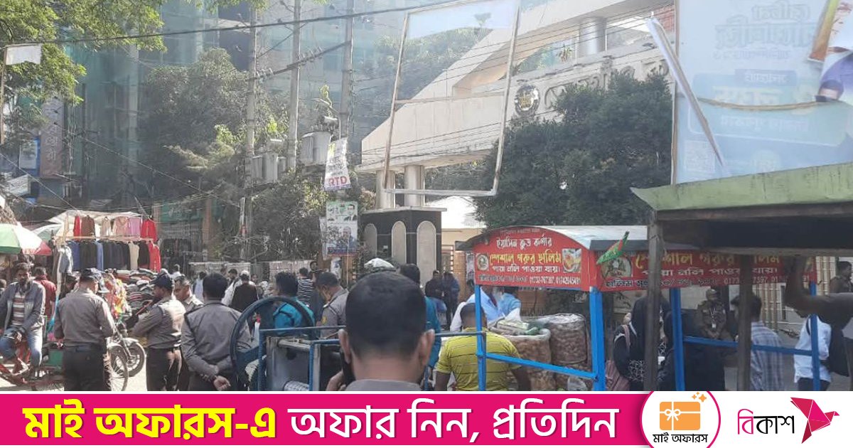 শিক্ষার্থীদের আন্দোলনের ঘোষণায় তেজগাঁও কলেজের সামনে পুলিশ মোতায়েন