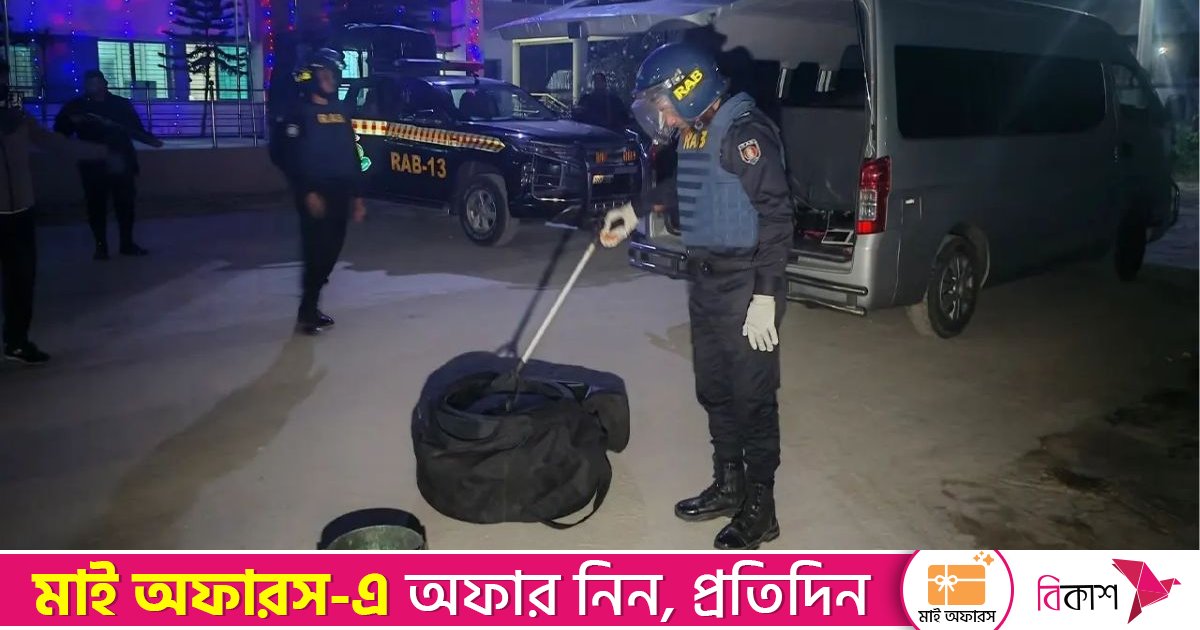 গোবিন্দগঞ্জে গ্রামীণ ব্যাংকের সামনে ৪টি অবিস্ফোরিত ককটেল উদ্ধার