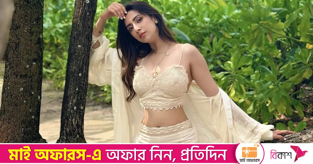 ‘নিজের মতো করে খুশি থাকো’