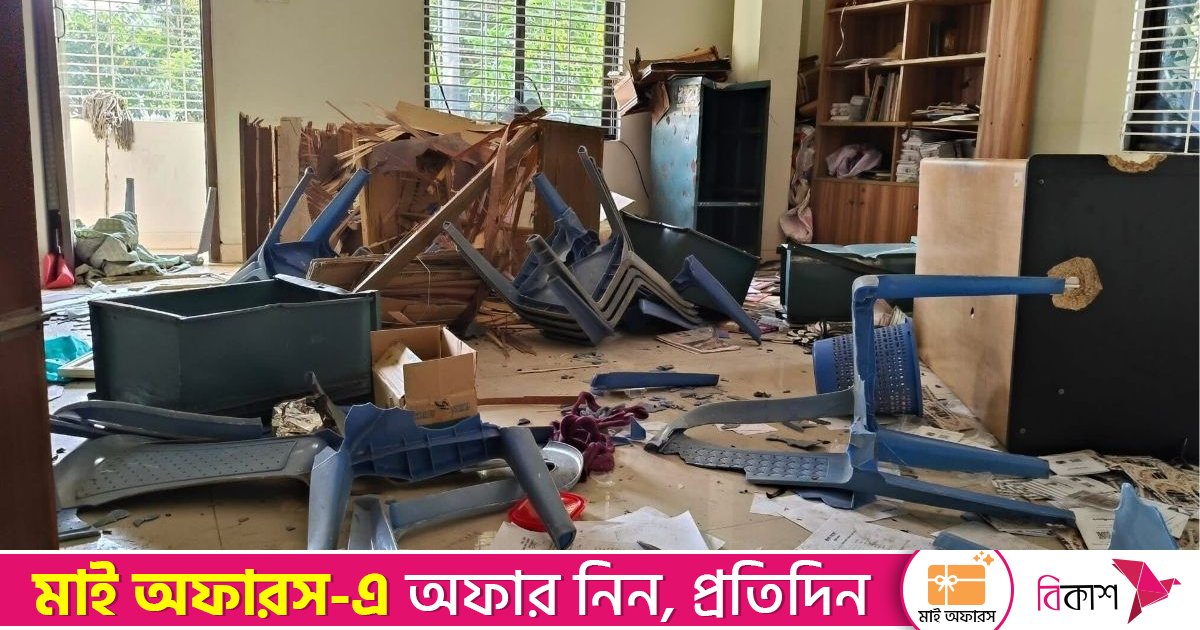 কুষ্টিয়ায় প্রথম আলোর অফিসে হামলা-ভাঙচুর