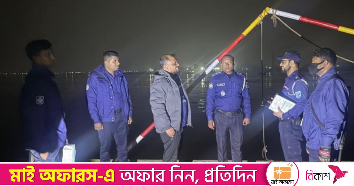 ফেরি থেকে ধলেশ্বরীতে ট্রাকসহ ৫ যান, নিখোঁজ ১