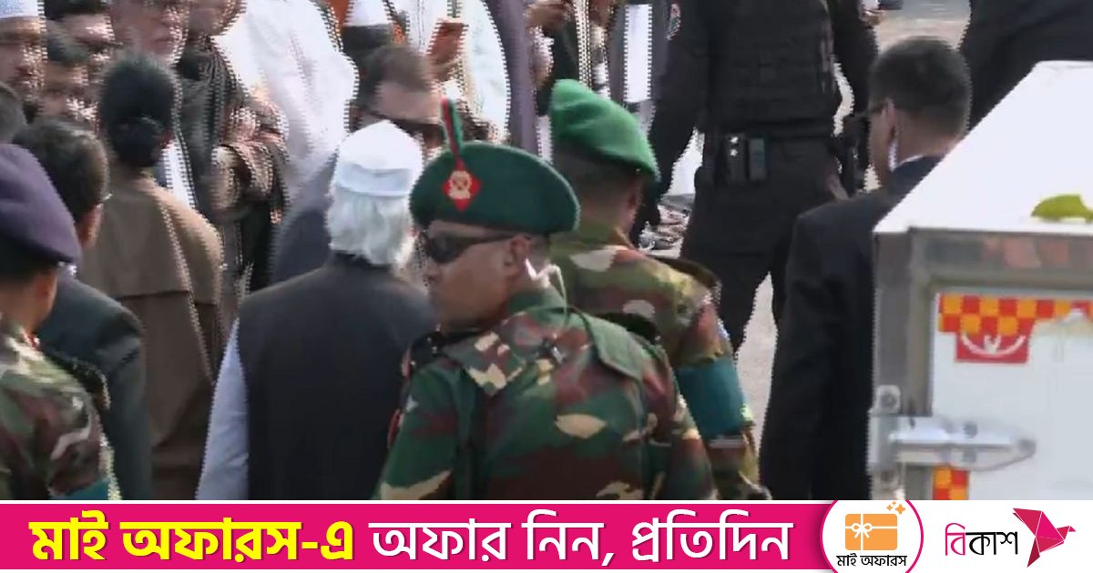 ওসমান হাদির জানাজায় অংশ নিলেন প্রধান উপদেষ্টা