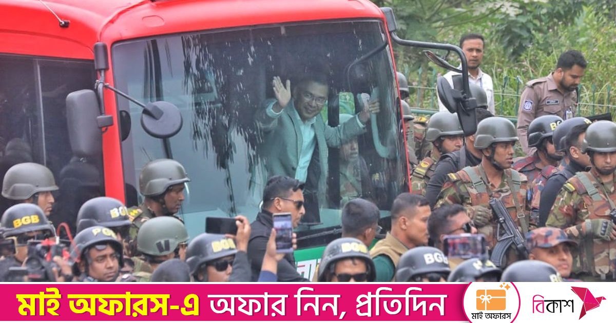 মাকে দেখতে এভারকেয়ারের পথে তারেক রহমান