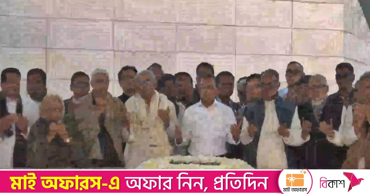 ১৯ বছর পর বাবার কবর জিয়ারত করলেন তারেক রহমান