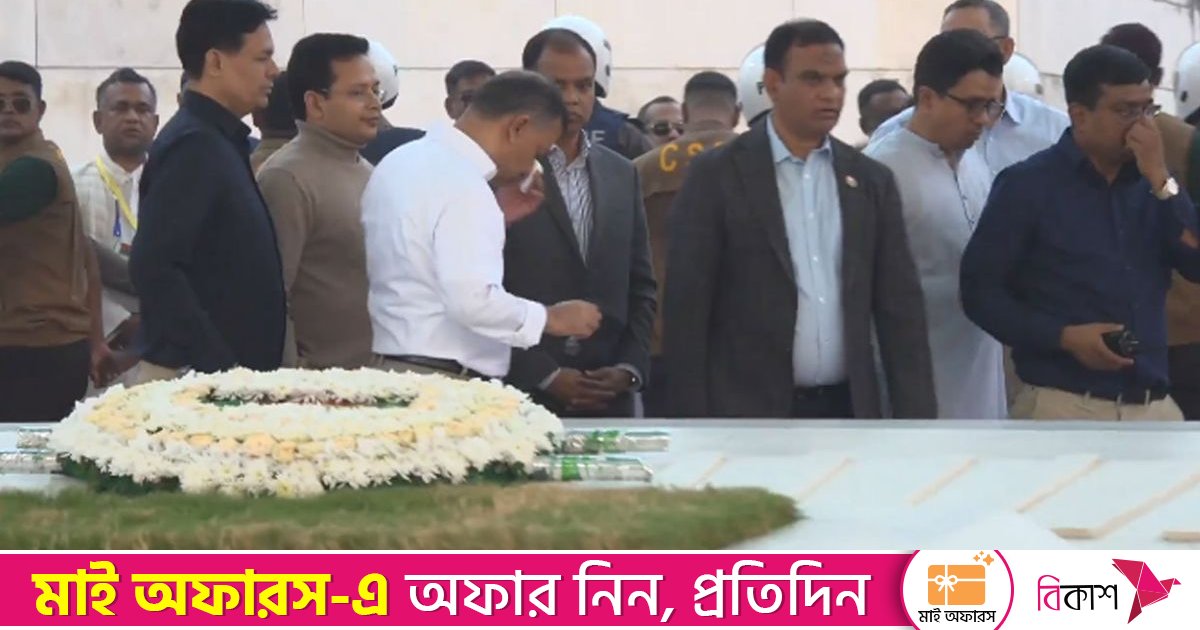 বাবার কবরের সামনে অশ্রুসিক্ত তারেক রহমান