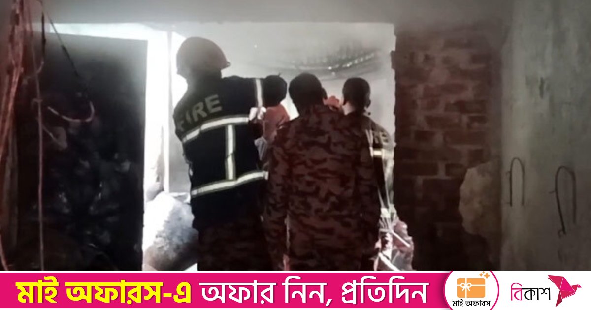 মুহূর্তেই আগুন ছড়ালো ৬ দোকানে, ভেতরে আটকে কিশোরের মৃত্যু