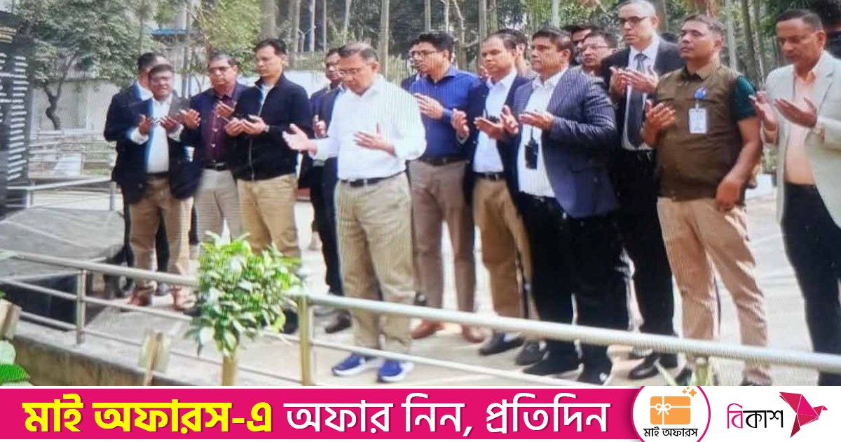 পিলখানায় নিহত সেনা কর্মকর্তাদের কবর জিয়ারত করলেন তারেক রহমান
