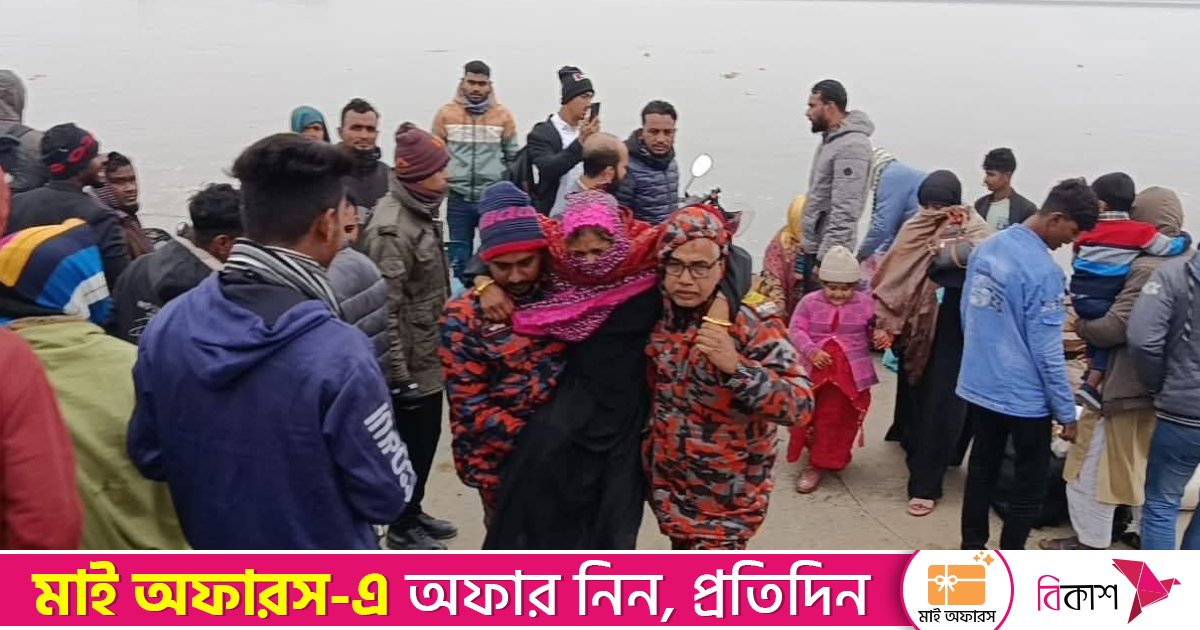 ঘন কুয়াশায় যমুনা নদীতে পথ হারানো সেই নৌকাটি ৪৭ যাত্রীসহ উদ্ধার