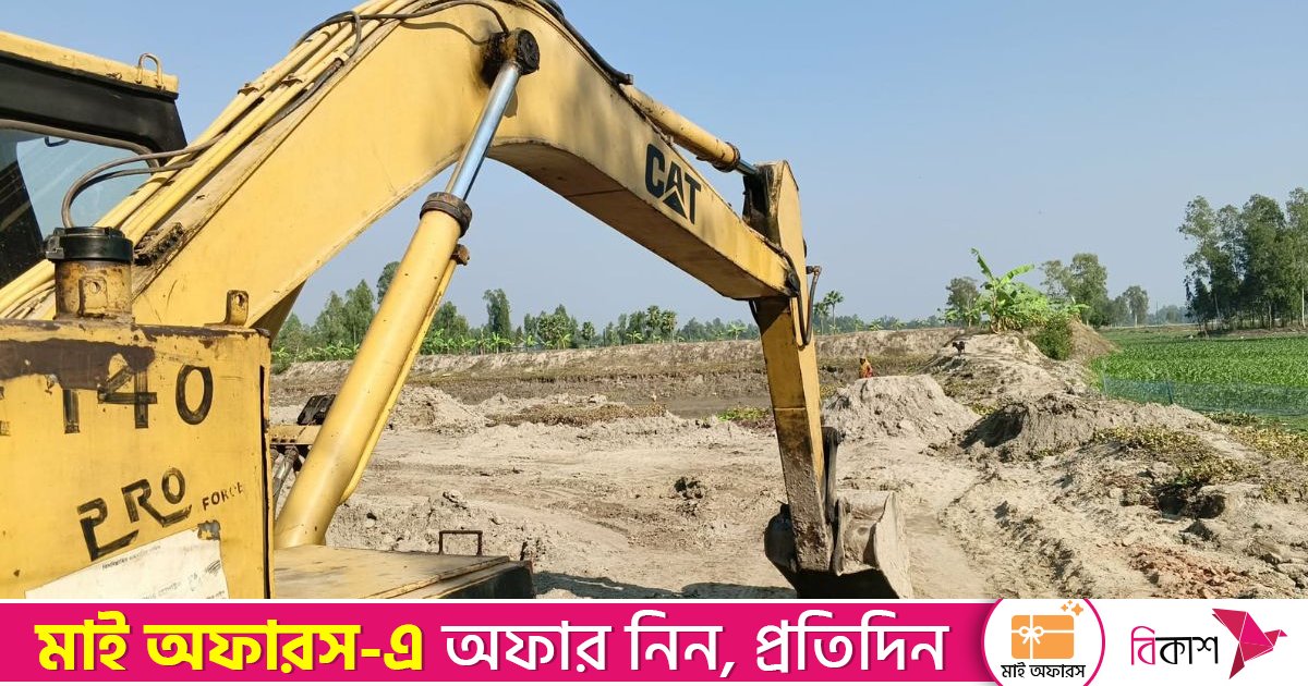তাড়াশে অবাধে চলছে পুকুর খনন, বাড়ছে জলাবদ্ধতা