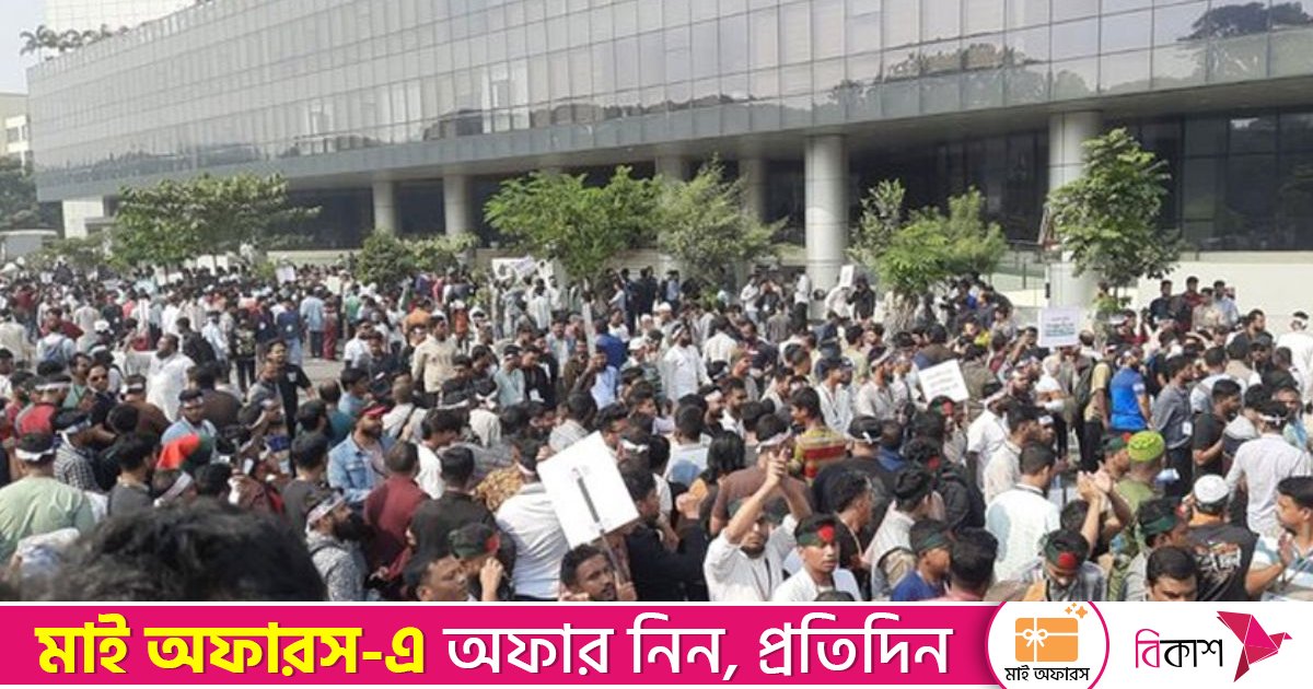 এনইআইআর চালুর প্রতিবাদে বিটিআরসি ভবনে হামলা-ভাঙচুর