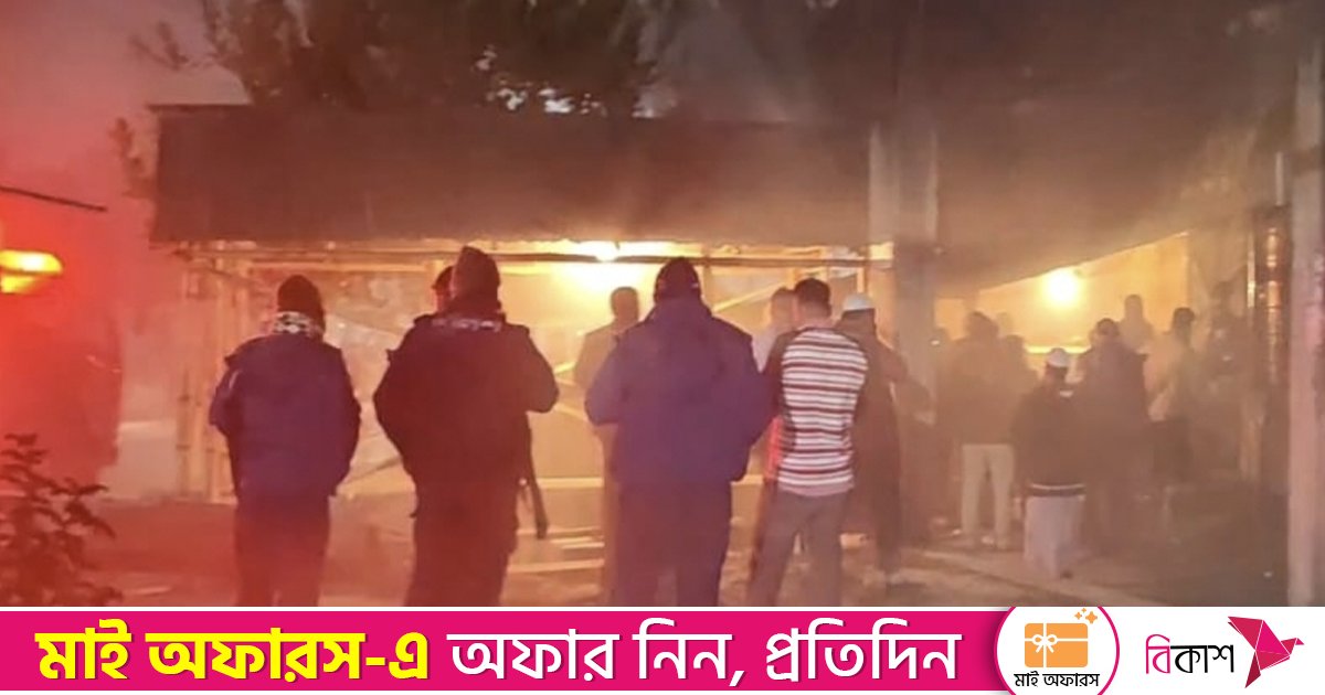 যশোর রেজিস্ট্রি অফিসের পুরনো ভবনে আগুন, পুড়ে গেছে ২০০ বছরের দলিল