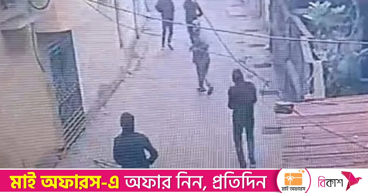 চাঁদা না দেওয়ায় চট্টগ্রামে ব্যবসায়ীর বাড়ি লক্ষ্য করে সন্ত্রাসীদের গুলি