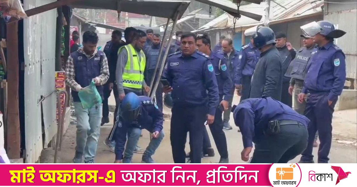 শরীয়তপুরে দুই পক্ষের সংঘর্ষে শতাধিক ককটেল বিস্ফোরণ, ছুড়তে গিয়ে তরুণের হাত ক্ষতবিক্ষত