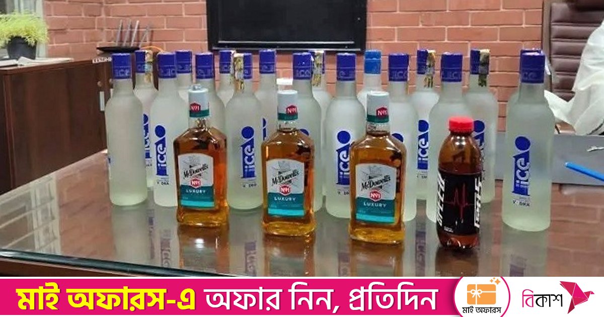 জাবির হল থেকে ২১ বোতল বিদেশি মদ উদ্ধার, শিক্ষার্থী আটক