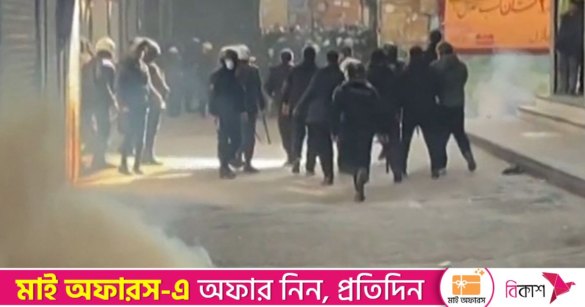 ইরানে ছড়িয়ে পড়েছে সংঘাত-প্রাণহানি, ৩৪ বিক্ষোভকারীর মৃত্যুর দাবি